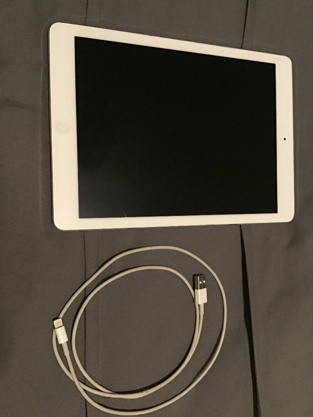 .  🍎 Apple iPad Air 1st Generation – 9.7" – Wi-Fi – Model A1474
